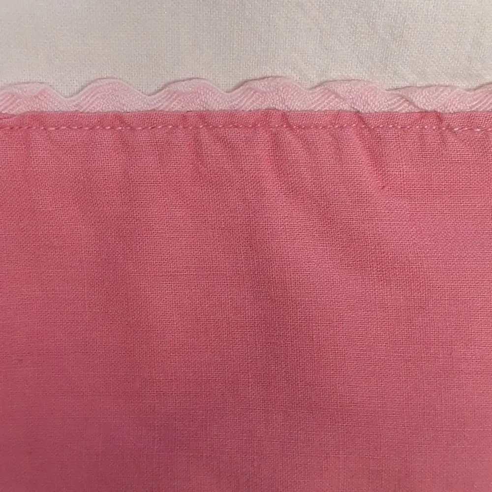‎vintage pillowcases with pink edging and pink rick rack decor